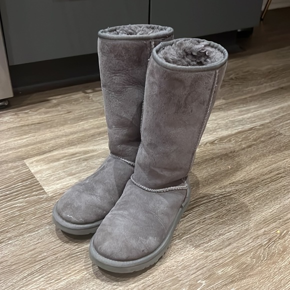 UGG Classic Tall Boot - Picture 2 of 6